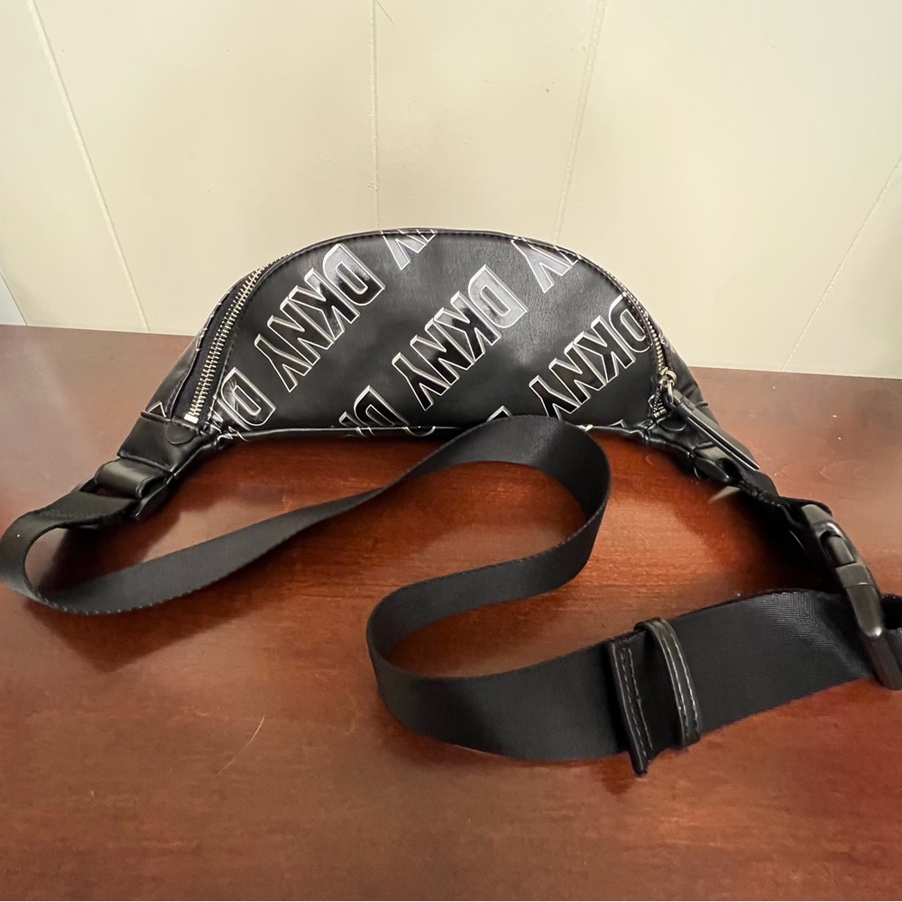 DKNY Tilly Sling Bag Logo Belt Bag Black white NWOT - Picture 3 of 12